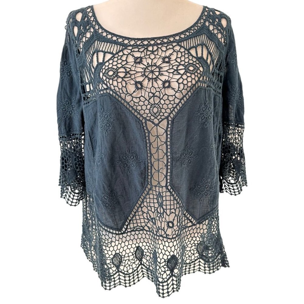 Democracy Floral Open Crochet Bohemian Top Women Size Medium Emerald Bell Sleeve